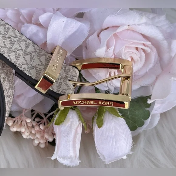 Michael Kors Women's Vanilla Faux Leather Belt - Picture 9 of 16